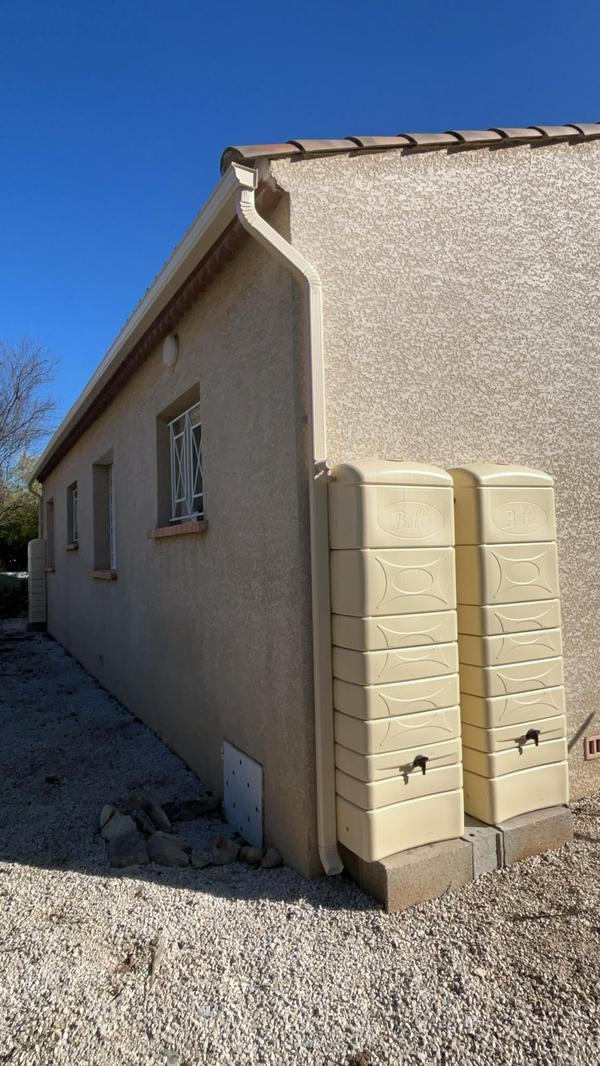 Système complet de gouttière avec descente sur maison neuve